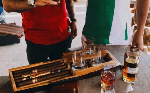 重慶雪茄正規(guī)專賣店 雪茄卷制的過程和幾個(gè)環(huán)節(jié)